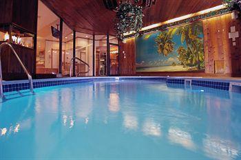 Sybaris Pool Suites Mequon Brown Deer Экстерьер фото