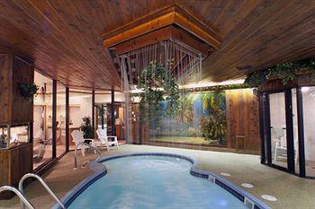 Sybaris Pool Suites Mequon Brown Deer Экстерьер фото